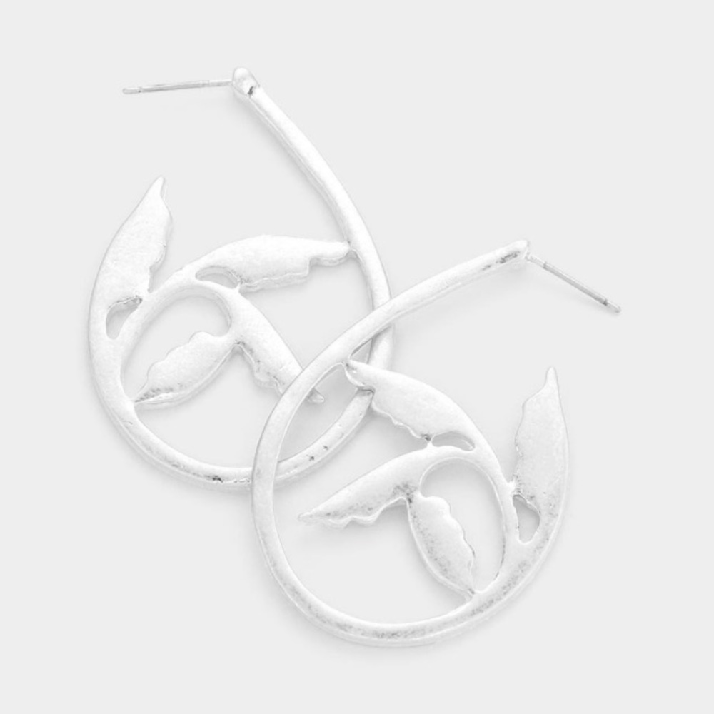 3/$30 🆕 Leaf Detail Metal Drop Earrings - Slv